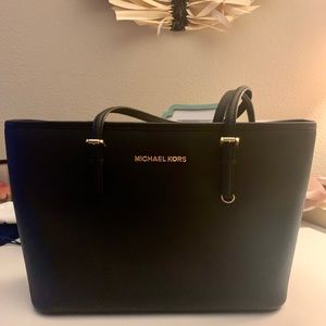 Michael Kors Carryall Tote Small